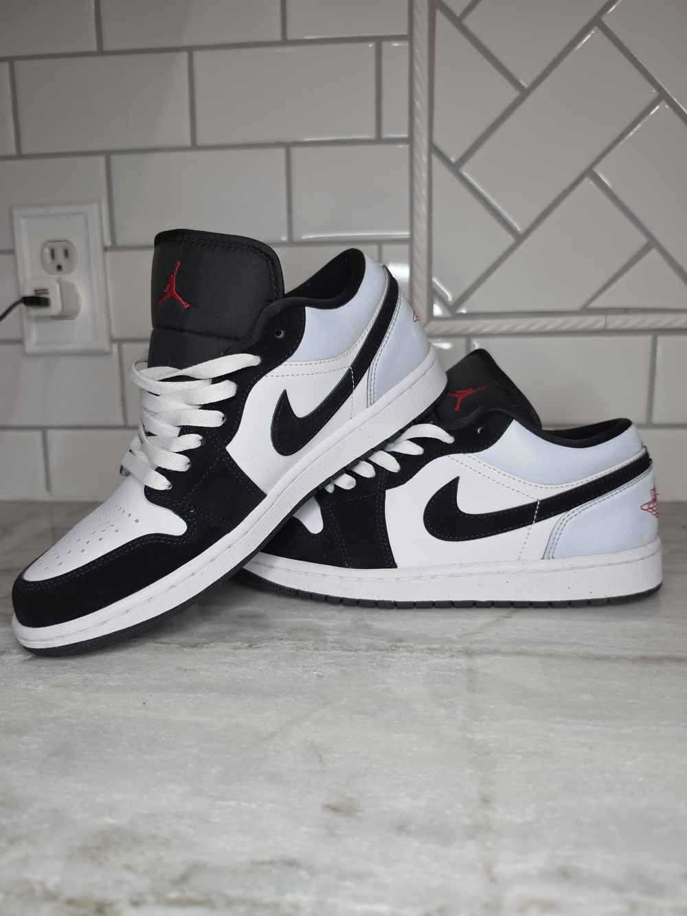 Jordan 1 Low SE White Fire Red Black Matte Silver Mens size 8
